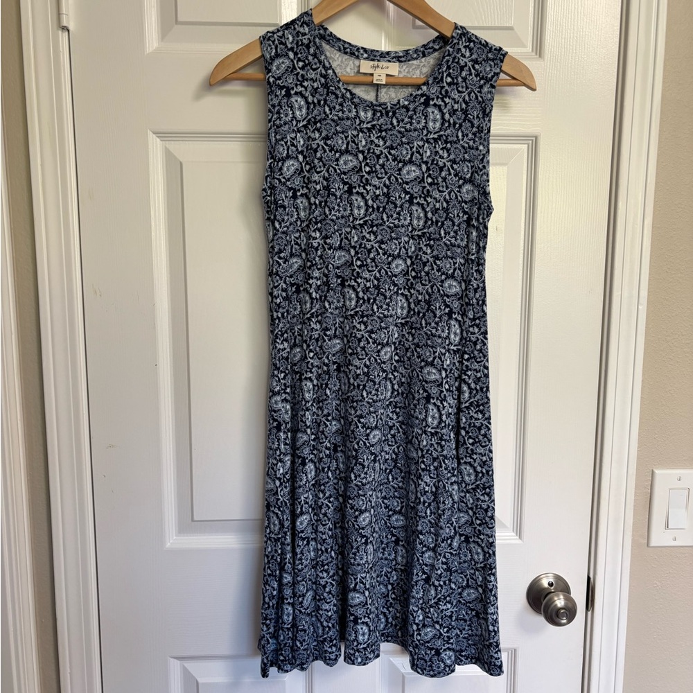 NWOT Sleeveless Crew Neck Dress